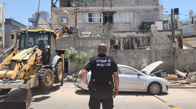 הרס חומת המבנה בג'לג'וליה (צילום: משטרת ישראל)