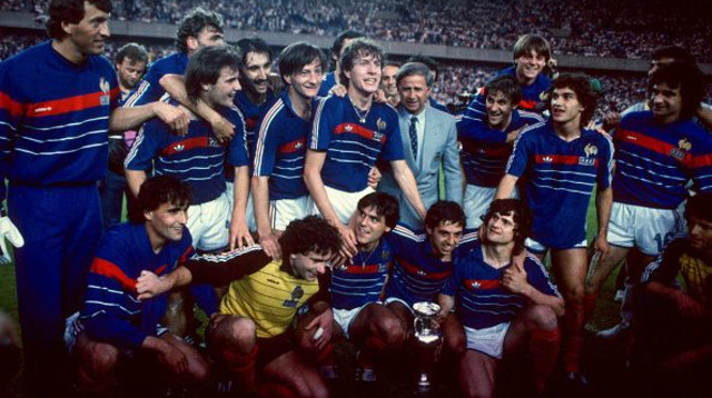 נבחרת צרפת זוכה ביורו 1984 (צילום: Mark Leech/Offside)