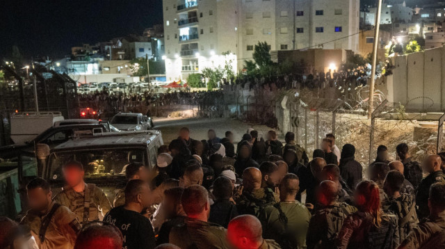 התקהלות אלימה בגבול סוריה (צילום: דובר צה"ל)
