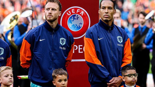 מארק פלקן לצד וירג'יל ואן דייק, נבחרת הולנד (צילום: Getty images)