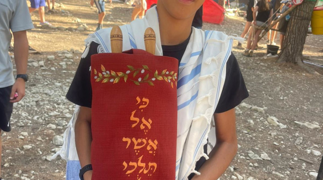 הוד כהן חוגג בר מצווה ביער (צילום: פרטי)