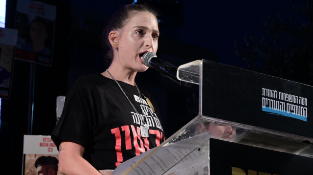 דורון שטיינברכר נואמת בעצרת לשחרור החטופים (צילום: אבשלום ששוני)