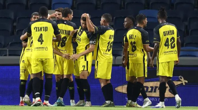 בדרך לחצי גמר גביע הטוטו. שחקני בית"ר ירושלים חוגגים (צילום: דני מרון)