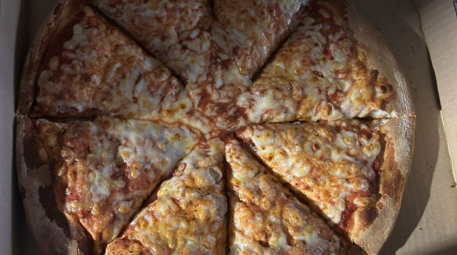 שתי פיצות ב-50 שקלים, פיצה באבא (צילום: מאיה כהן)