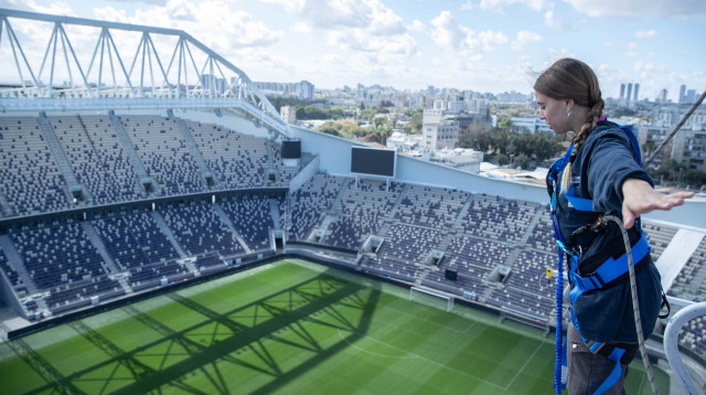 אמא'לה. בנג'י על גג SkyField בלומפילד תל אביב (צילום: מתן צינמון)