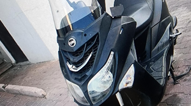 האופנוע שנגנב בגבעתיים (צילום: דוברות המשטרה)