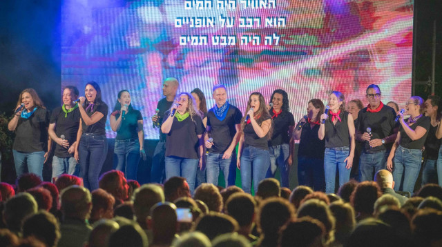 קולות גבעתיים בפסטיבל זמר עברי  (צילום: אילן ספירא)
