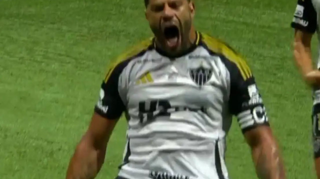 הולק הפגיז צמד בבעיטות חופשיות, אבל אתלטיקו מיניירו הפסידה 3:2 לפלמייראס (צילום: ספורט 1)