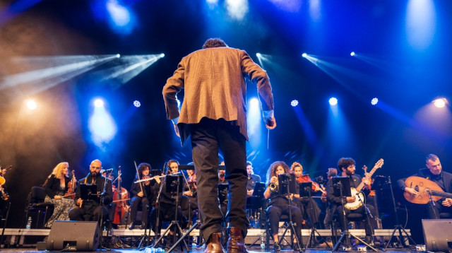 התזמורת האנדלוסית הישראלית אשדוד ועומר אביטל (צילום: מאור נתן)