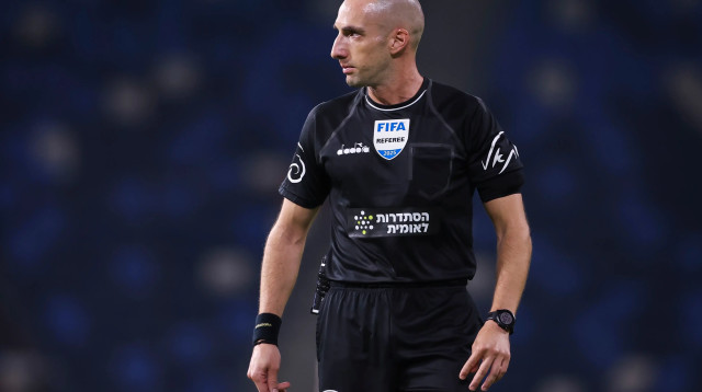 גל לייבוביץ' שופט כדורגל (צילום: מאור אלקסלסי)