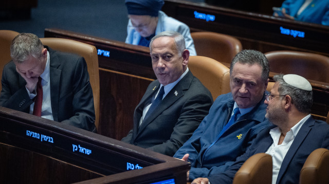 נתניהו ושרי הממשלה במליאה (צילום: יונתן זינדל פלאש 90)