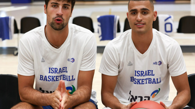 דני אבדיה לצד ים מדר, נבחרת ישראל (צילום: דני מרון)