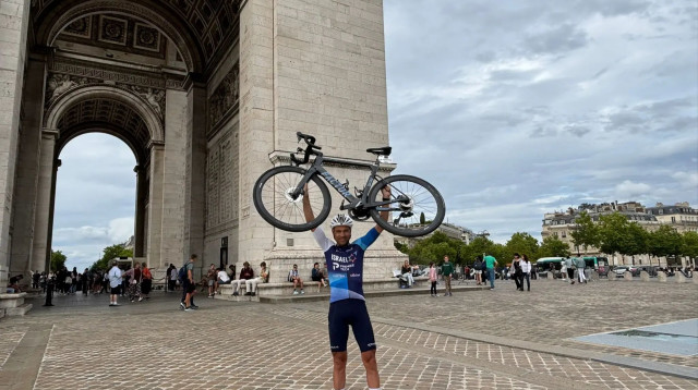 רועי לבנברג רוכב אופניים (צילום: רועי לבנברג)