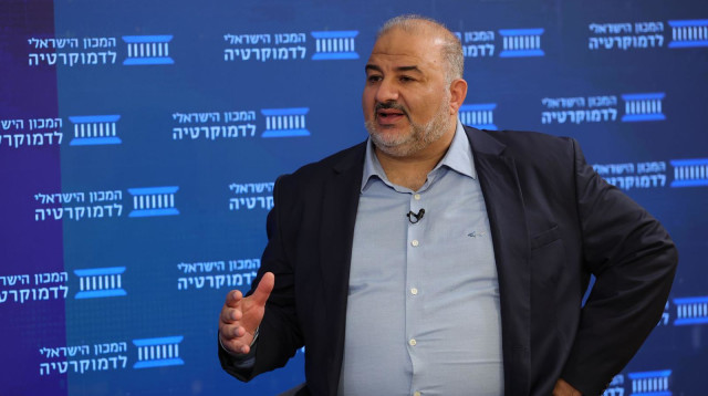 מנסור עבאס בכנס ״זמן הכרעה״, של המכון הישראלי לדמוקרטיה (צילום: המכון הישראלי לדמוקרטיה)