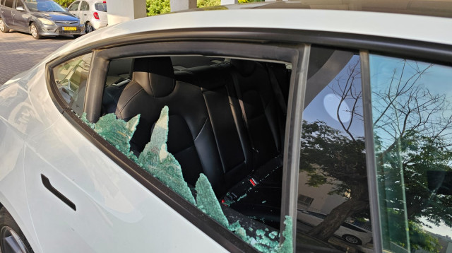 כנופיית נערים שניפצה של טסלה (צילום: פרטי)