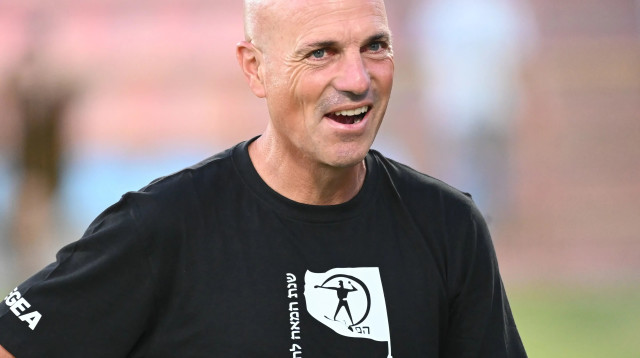 זיו אריה מאמן הפועל ירושלים (צילום: ברני ארדוב)