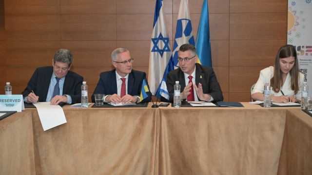 גדעון סער במפגש עם יהודי אוקראינה (צילום: יח"ץ הקהילה היהודית באוקראינה)