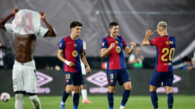 אולמו, לבנדובסקי, פאו ויקטור (צילום: Soccrates Images)