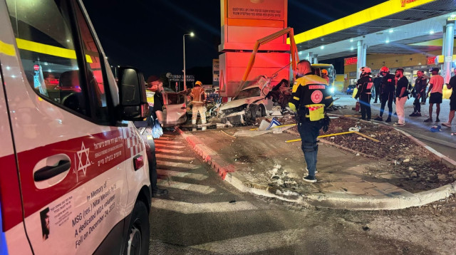 תאונת דרכים (צילום: תיעוד מבצעי מד''א)