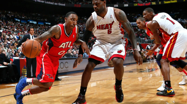 לברון ג'יימס, מיאמי היט לצד ג'ף טיג, אטלנטה הוקס (צילום: GettyImages)