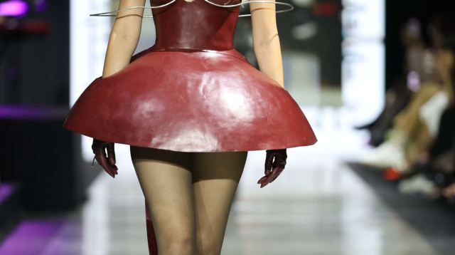 אריאל ברקה בתצוגת האופנה של שנקר (צילום: רפי דלויה)