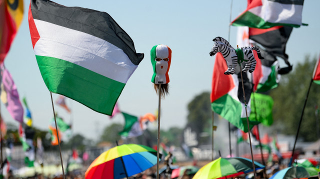 דגלי פלסטין בפסטיבל גלוסטנברי (צילום: REUTERS/Jaimi Joy)