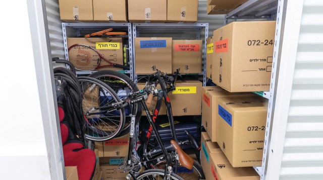 מחסן לדוגמה (צילום: רונן טופלברג)