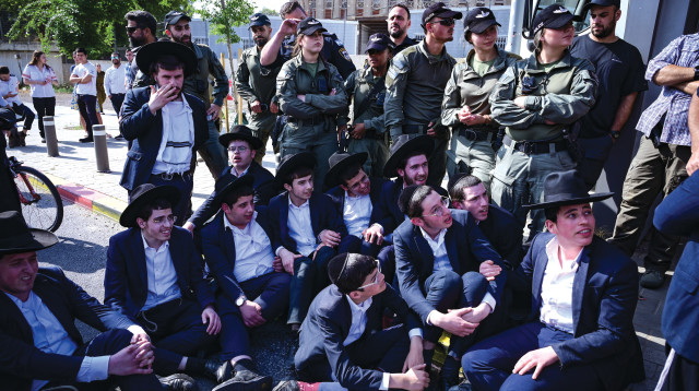 הפגנות חרדים (צילום: אבשלום ששוני)