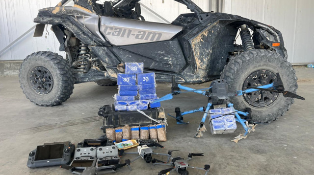 מאירוע ההברחה בדרום: רחפנים, סמים וכלי רכב מבצעיים (צילום: דוברות המשטרה)