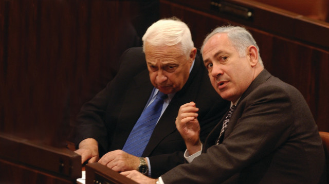 בנימין נתניהו ואריאל שרון בכנסת (צילום: ארכיון פלאש 90)