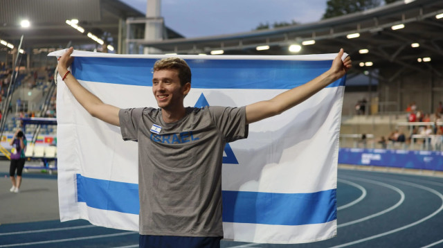 יונתן קפיטולניק, קופץ לגובה (צילום: אס"א ישראל)