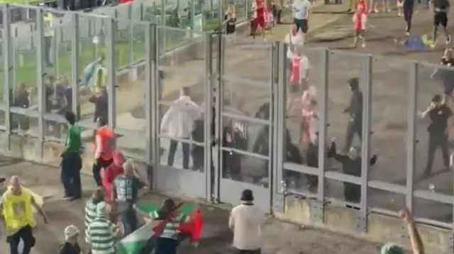 עימות בין אוהדי אייאקס וסלטיק (צילום: צילום מסך, מתוך X (לשעבר טוויטר))