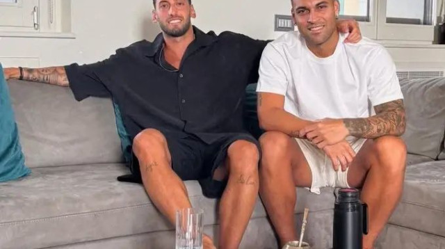 לאוטרו מרטינס עם הקאן צ'לחנוילו, שחקני אינטר (צילום: צילום מסך, הסטורי של לאוטרו מרטינס)