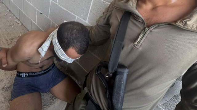 מעצר המחבל מפיגוע הדריסה בכפר יונה (צילום: דוברות המשטרה)