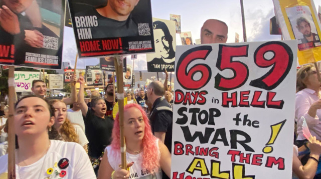 מפגינים למען עסקת חטופים (צילום: אבשלום ששוני)