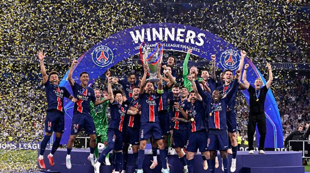 שחקני פ.ס.ז' חוגגגים את הזכייה בליגת האלופות 2024/25 (צילום: Aurelien Meunier - PSG)