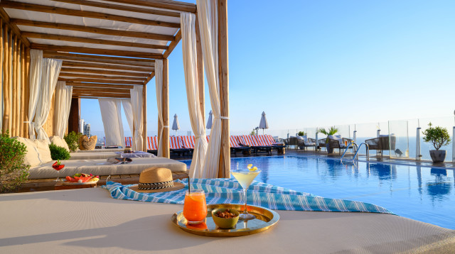 הבריכה בקרלטון תל אביב (צילום: איה בן עזרי)