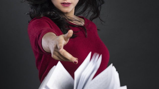 הסופרת דורית רביניאן (צילום: גבריאל בהרליה)