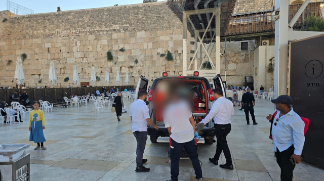 עימות בין נשות הכותל לסדרנים וכוחות המשטרה (צילום: דוברות נשות הכותל)