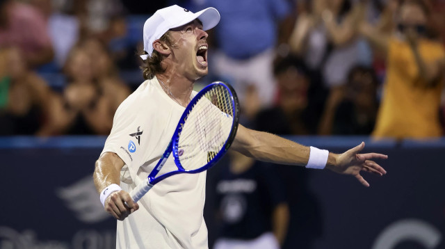 אלכס דה מינור אחרי שזכה בטורניר וושינגטון, 2025 (צילום: GettyImages, Scott Taetsch)