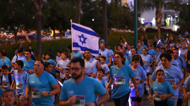 מרוץ הלילה של פתח תקווה (צילום: Sportphotography)