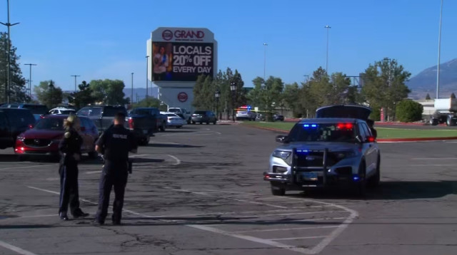 שוטרים בזירת האירוע ברינו שבנוואדה (צילום: צילום מסך CNN)