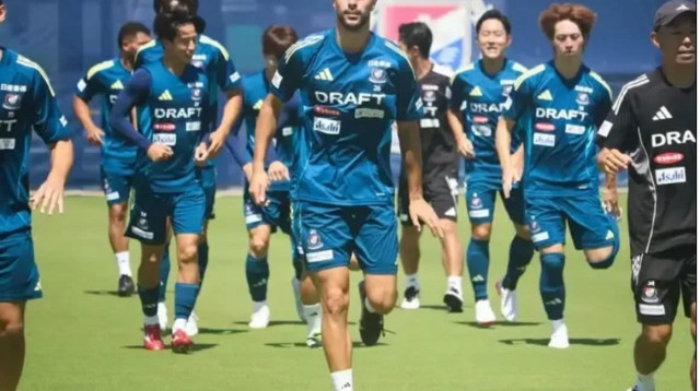 דין דוד שחקן יוקוהמה מרינוס (צילום: אתר רשמי, יוקוהמה מרינוס)