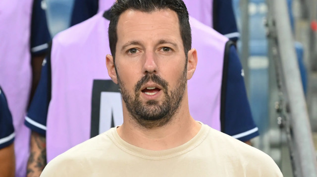 עומר פרץ מאמן הפועל פתח תקוה (צילום: ברני ארדוב)