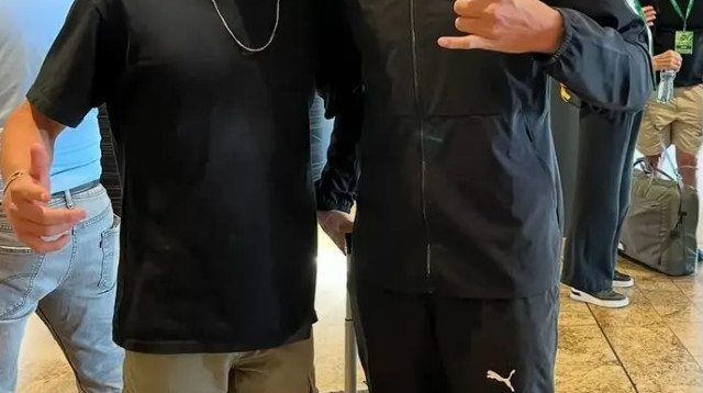 ליד האליל שלו, ושל כולנו.לנגי עם דופלנטיס (צילום: באדיבות המצולמים)