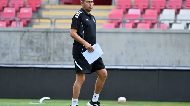 דייגו פלורס מאמן מכבי חיפה (צילום: אתר רשמי, ראובן כהן, מכבי חיפה)