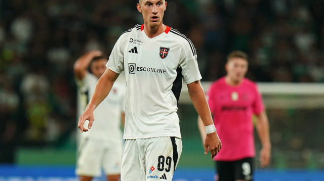 אנדריאן קרייב במדי קאסה פיה (צילום: GettyImages, Gualter Fatia)