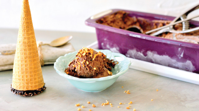 גלידת שוקולד ואגוזים (צילום: פסקל פרץ-רובין)