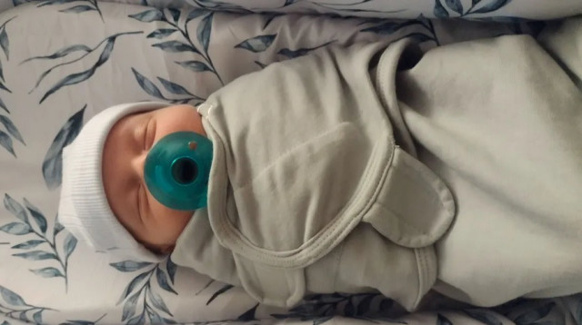 התינוק שנולד מעובר מוקפא. כמו מדע בדיוני (צילום: לינדזי פירס)