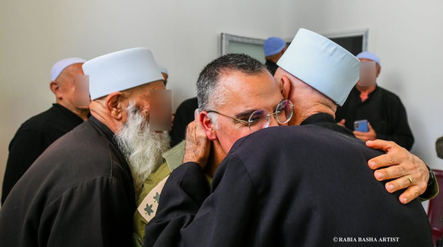 אביחי אדרעי מבקר את הדרוזים בסוריה (צילום: דובר צה"ל)